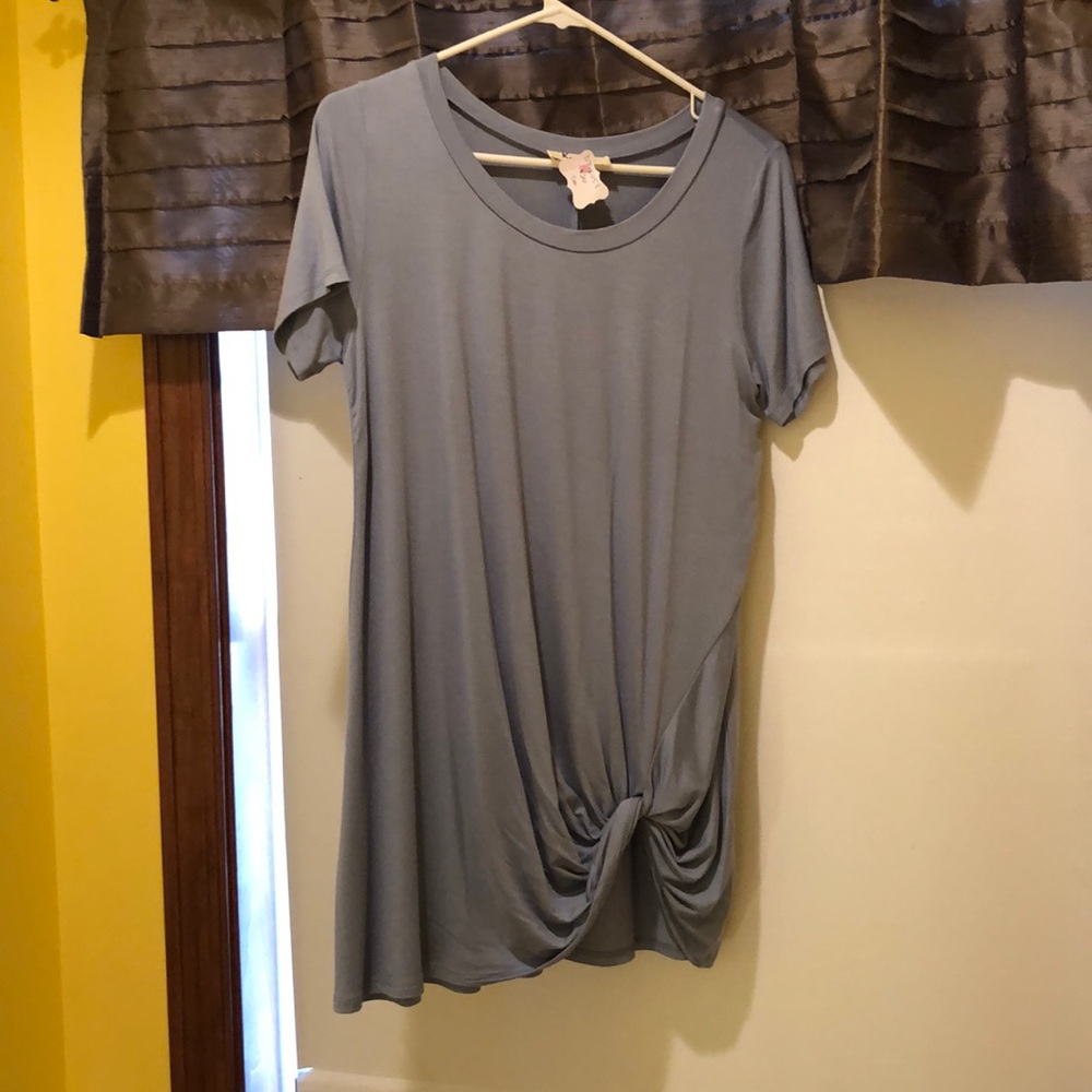 Short sleeved top with knot at the bottom